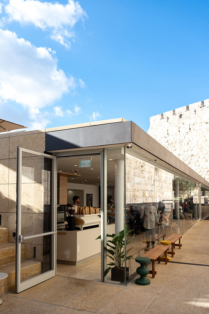 Why good locks matter on glass and aluminium doors 4